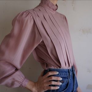 🚫SOLD🚫Gorgeous Vintage mauve pleated blouse 🌸💐